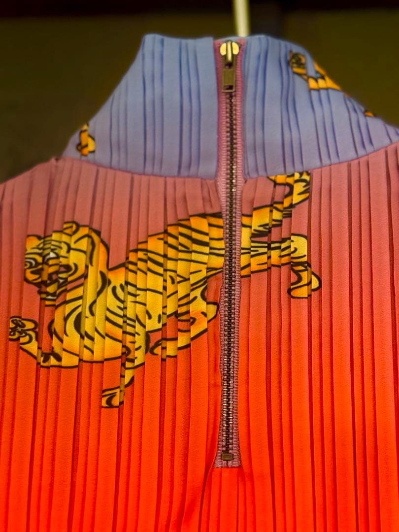 MUKZIN(ムクジン)虎柄プリーツワンピース