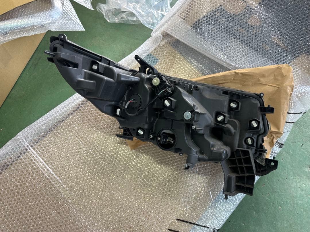 ３０後期　２眼LED左ヘッドライト