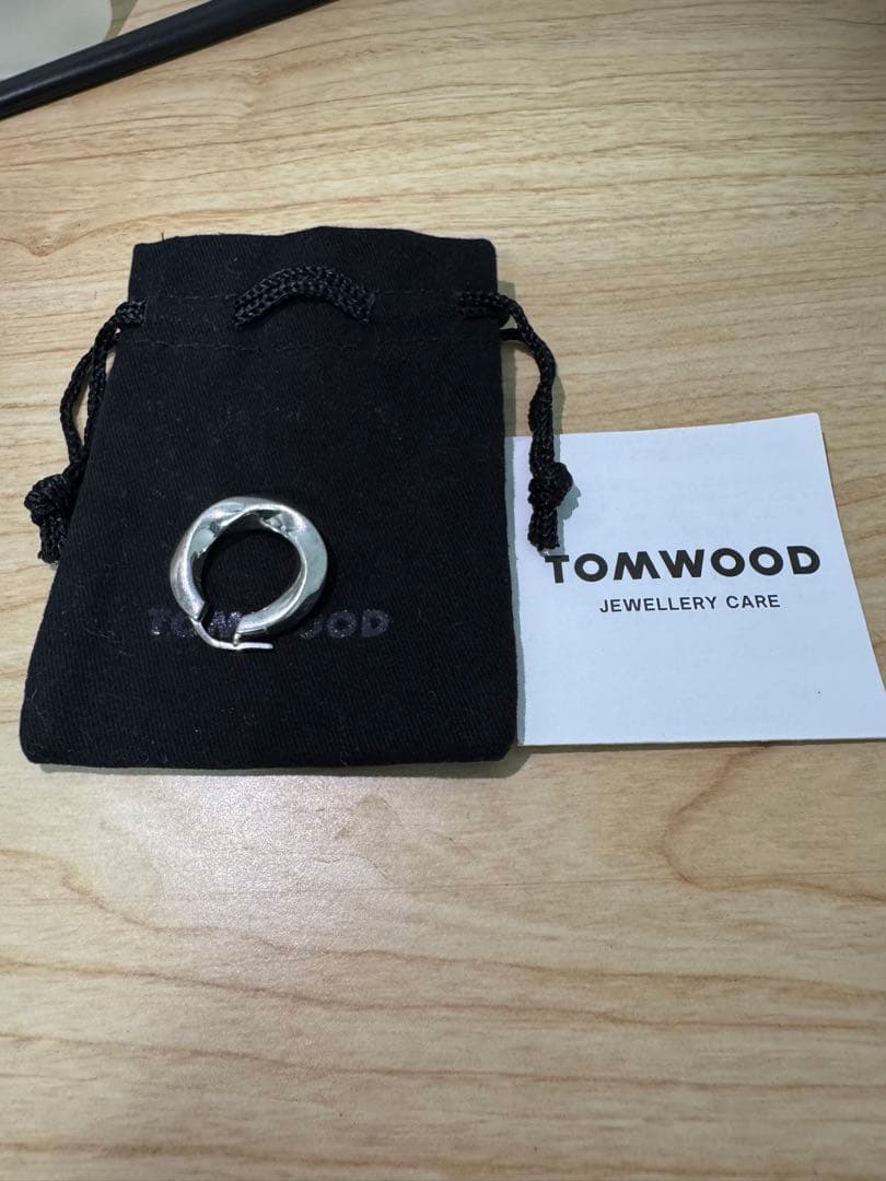 TOM WOOD Infinity Hoops ピアス