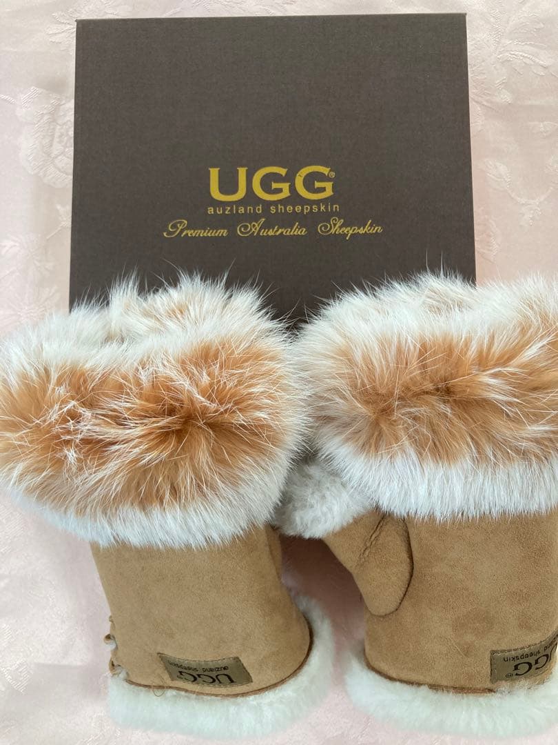 UGG アグ　ムートン手袋　グローブ　箱付き　レディース