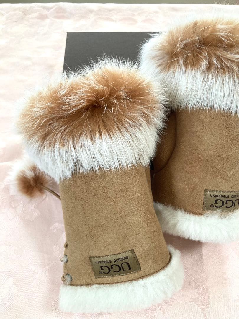 UGG アグ　ムートン手袋　グローブ　箱付き　レディース