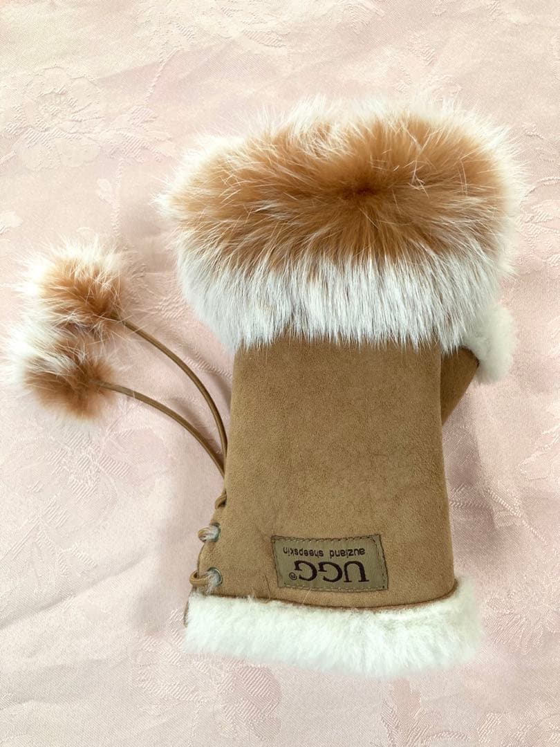 UGG アグ　ムートン手袋　グローブ　箱付き　レディース
