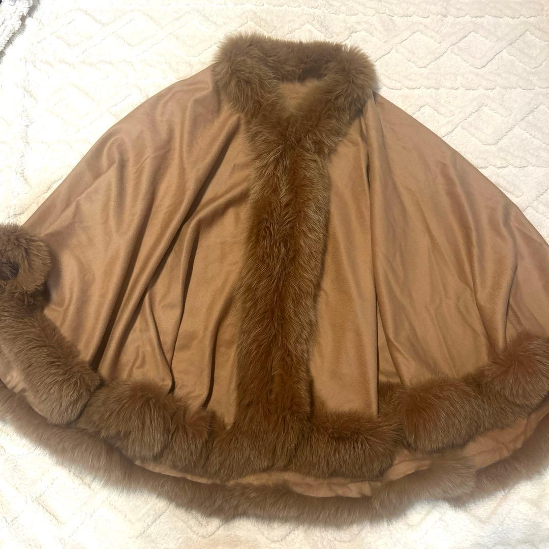 ツカキ　カシミヤ100% ベージュ ファー付き ケープ　フォックスファー