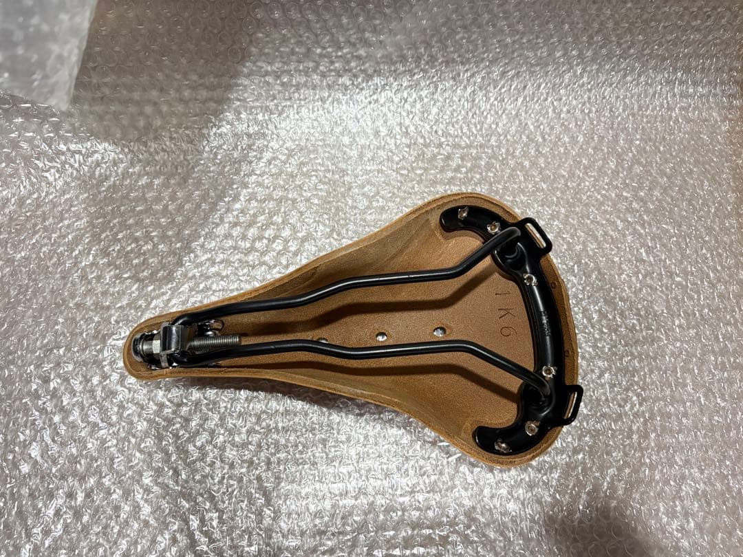 【新品未使用】BROOKS B17ハニー レザーサドル