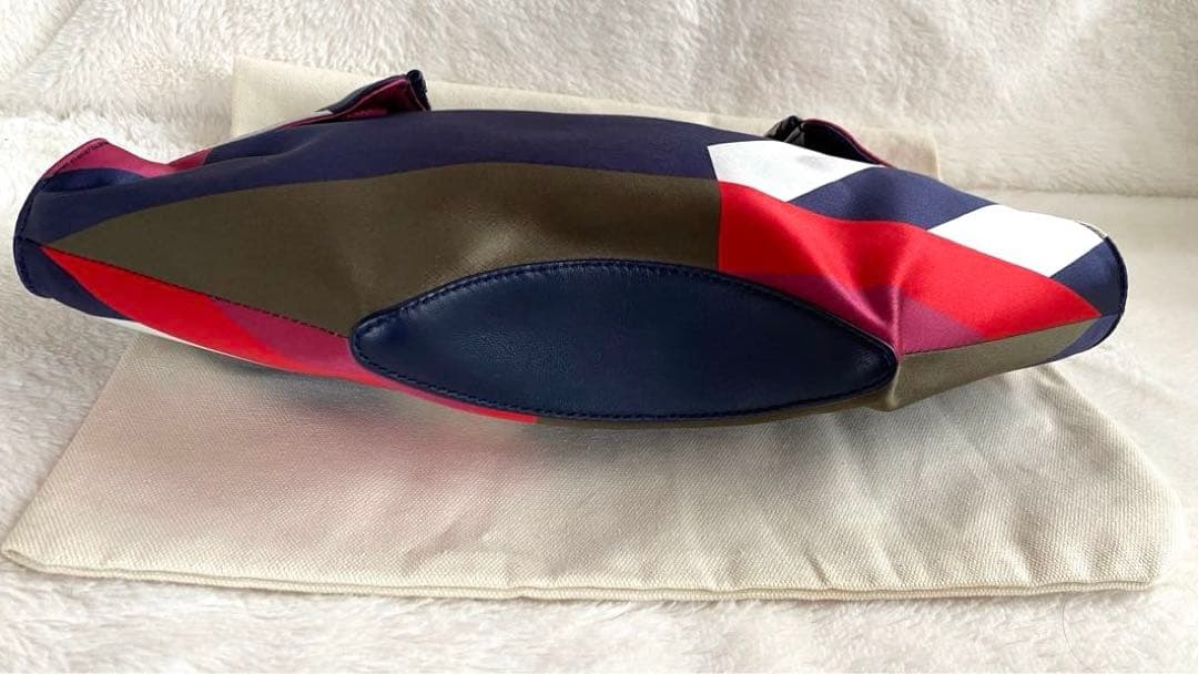 未使用級ALEXANDER McQUEEN アレキサンダー マンタクラッチバック