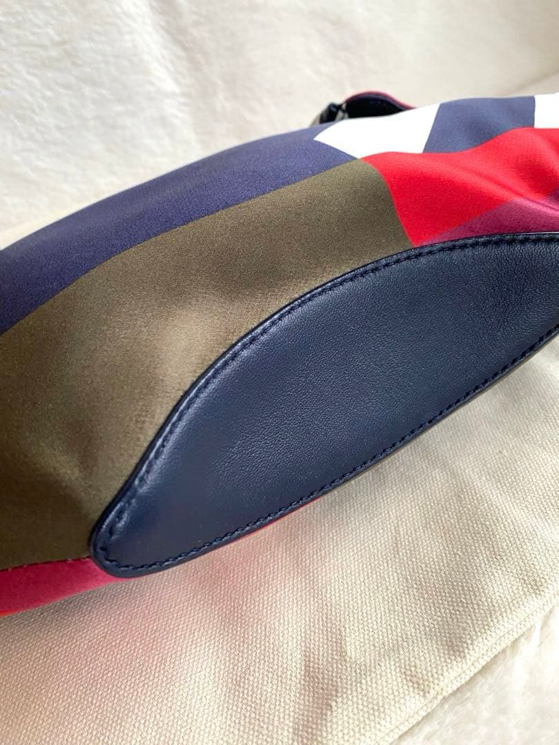 未使用級ALEXANDER McQUEEN アレキサンダー マンタクラッチバック