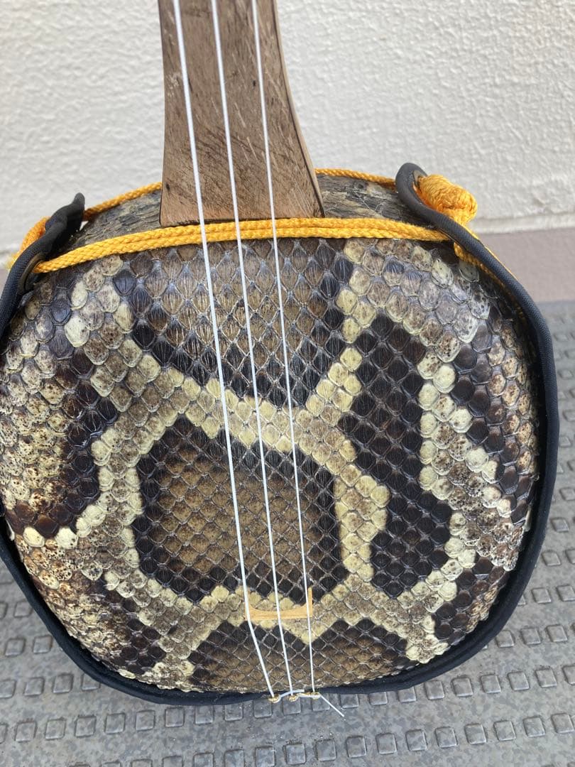 沖縄 三線 真壁 八重山 黒木 1960年作？ 本皮一枚張り エレキ