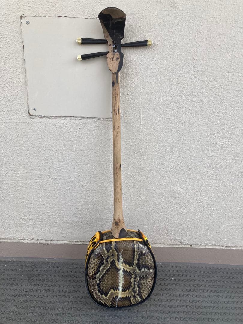 沖縄 三線 真壁 八重山 黒木 1960年作？ 本皮一枚張り エレキ