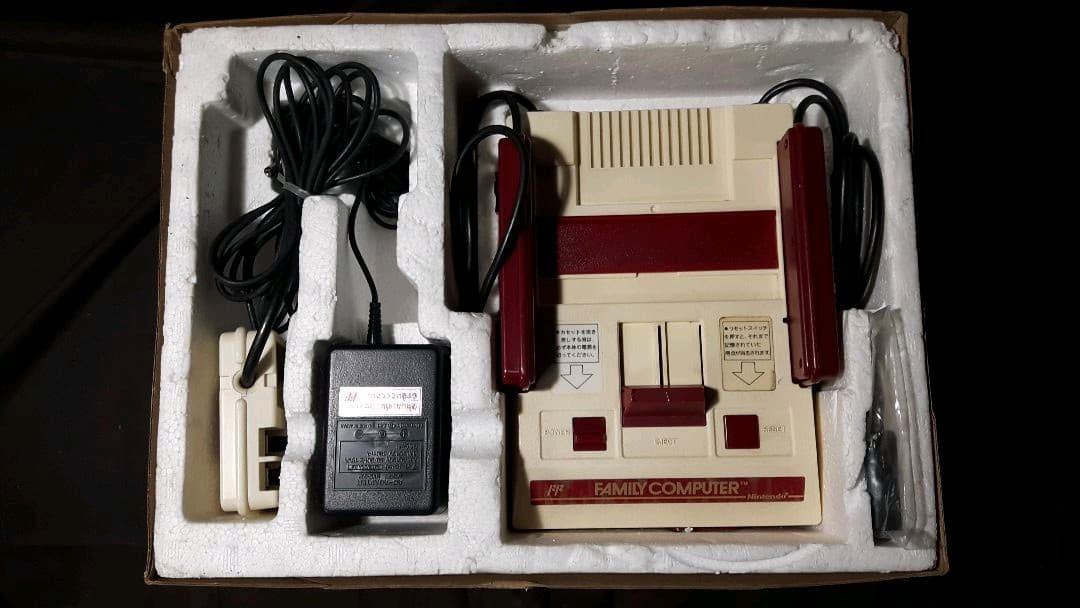 元箱入り！任天堂ファミリーコンピュータ＋ソフト10本付♪