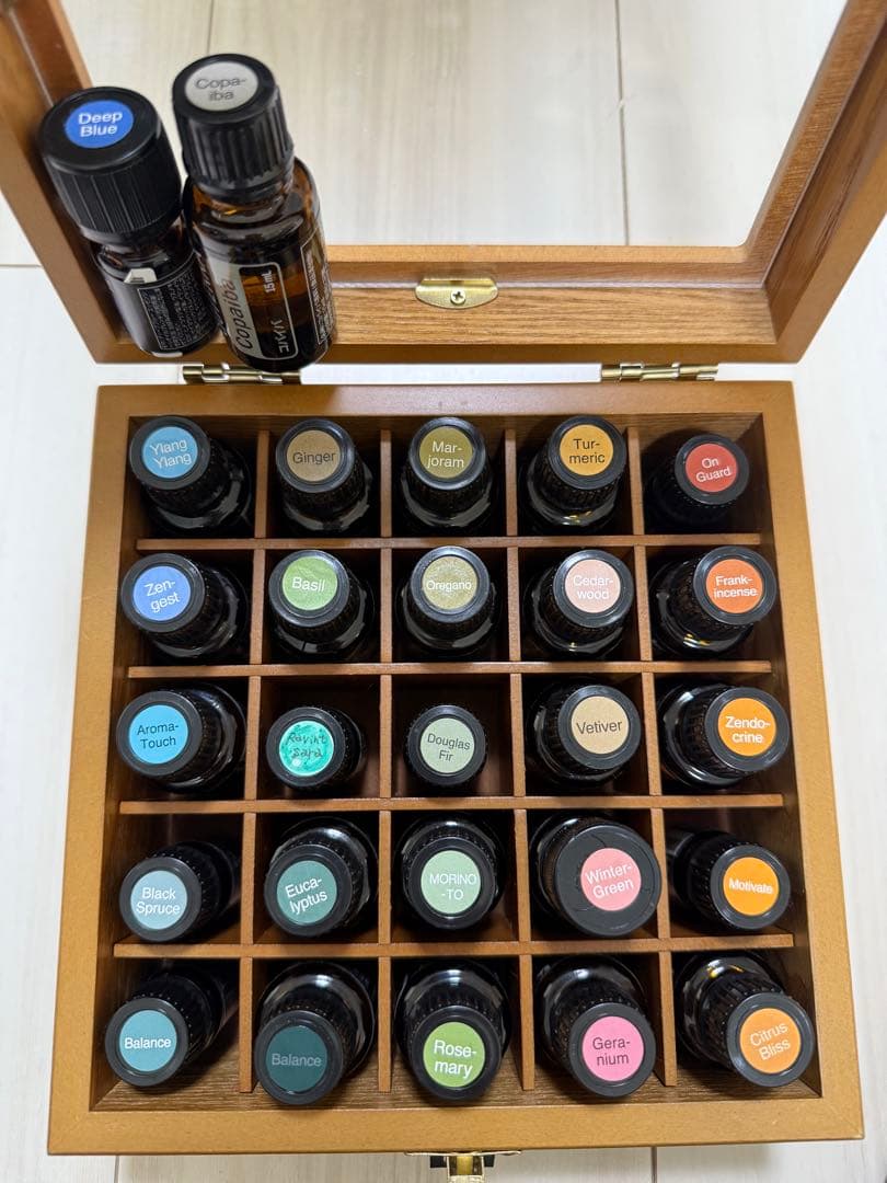 大幅値下げ✨doTERRA エッセンシャルオイルセット 木製ボックス 事典付き