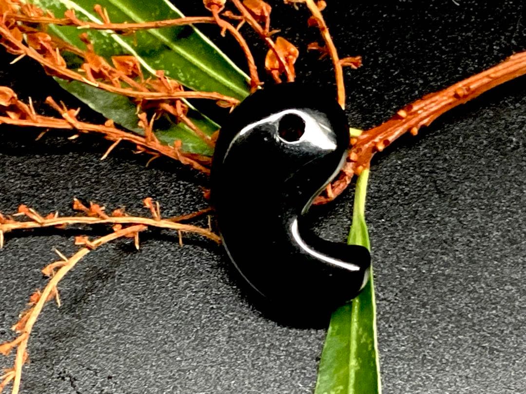 ✳黒平鉱山*モリオン水晶勾玉*希少高額になっています‼️ 本物保証品　業者様も‼️