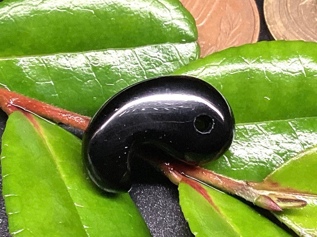 ✳黒平鉱山*モリオン水晶勾玉*希少高額になっています‼️ 本物保証品　業者様も‼️