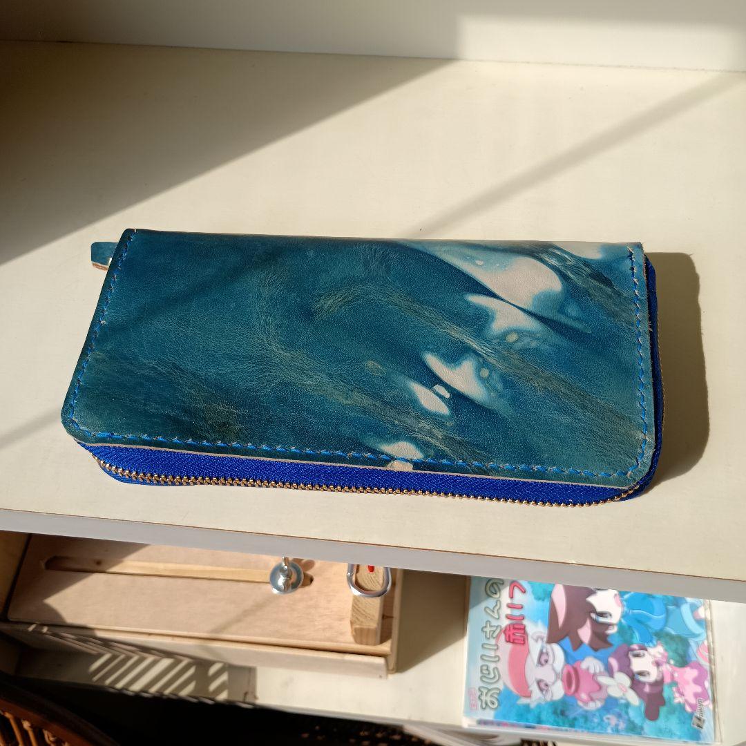 本革に青森藍にて染め上げた長財布