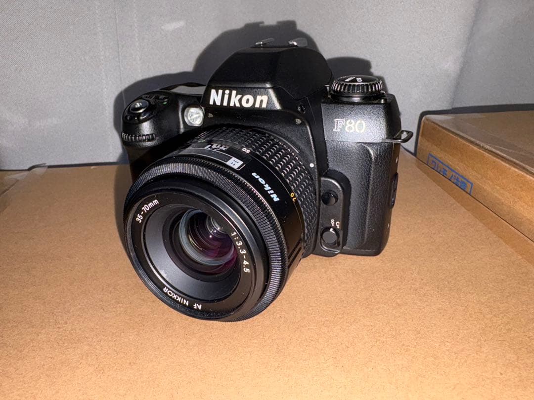 Nikon F80 フィルムカメラ　レンズ付き