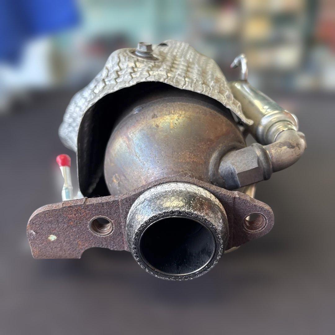 #1867 ミライース　触媒