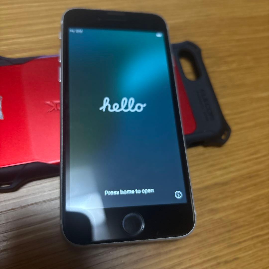 Apple iPhone SE 2 ホワイト 本体 Lightningケーブル