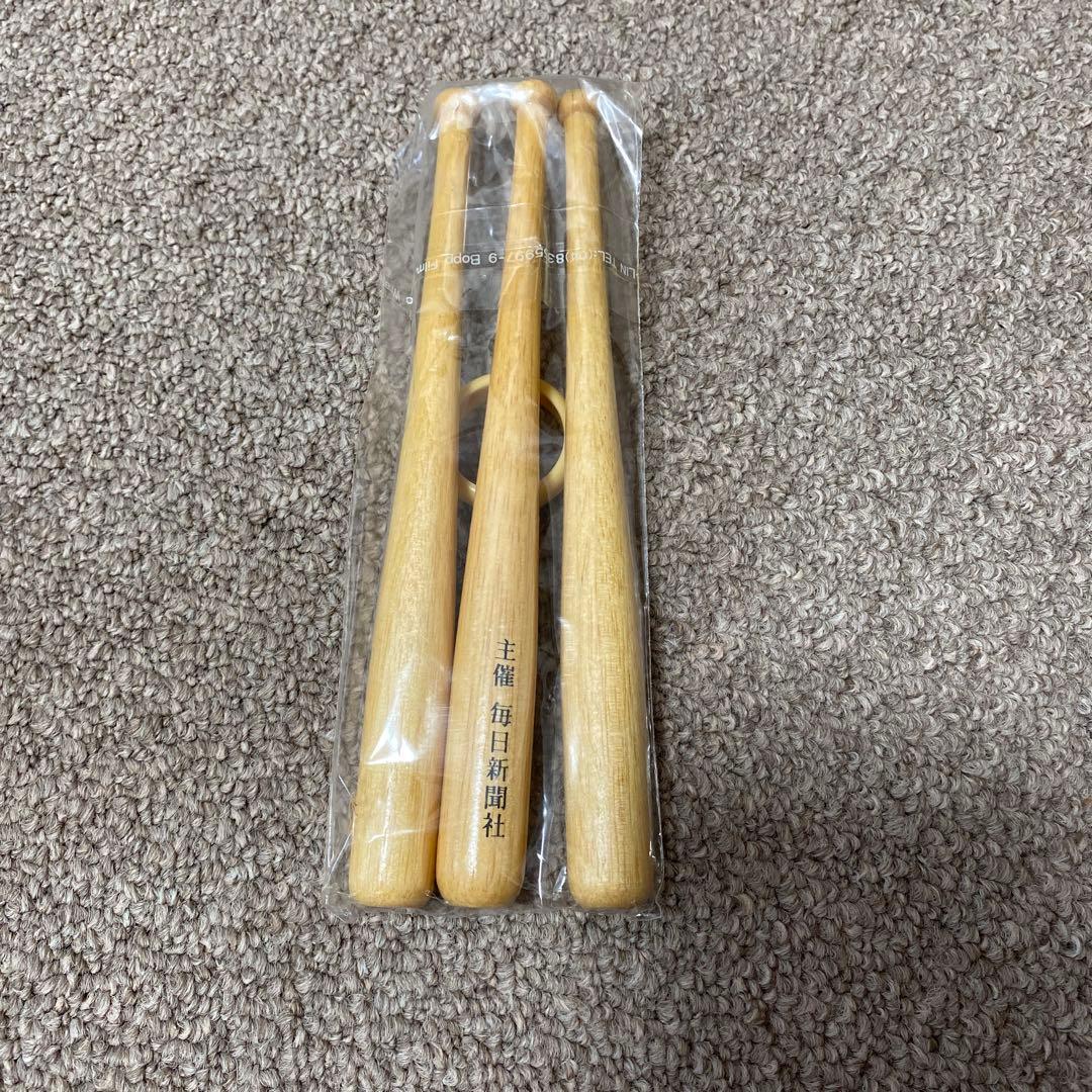 第78回センバツ高校野球大会の記念ボールとスタンド（駒大苫小牧）