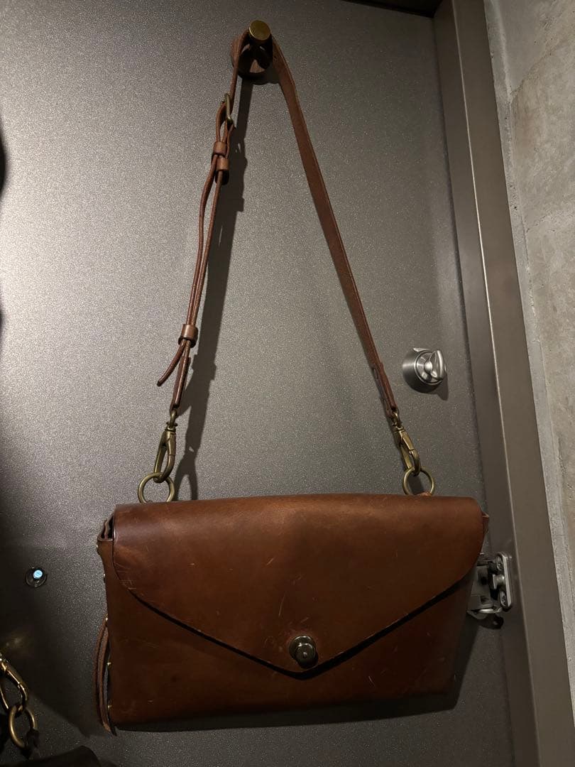 ラクリエ　ブラウンレザーショルダーバッグ