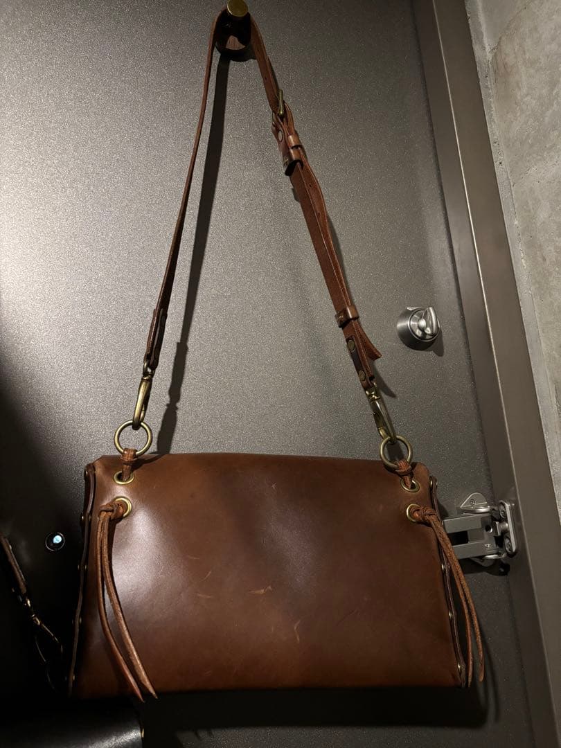 ラクリエ　ブラウンレザーショルダーバッグ