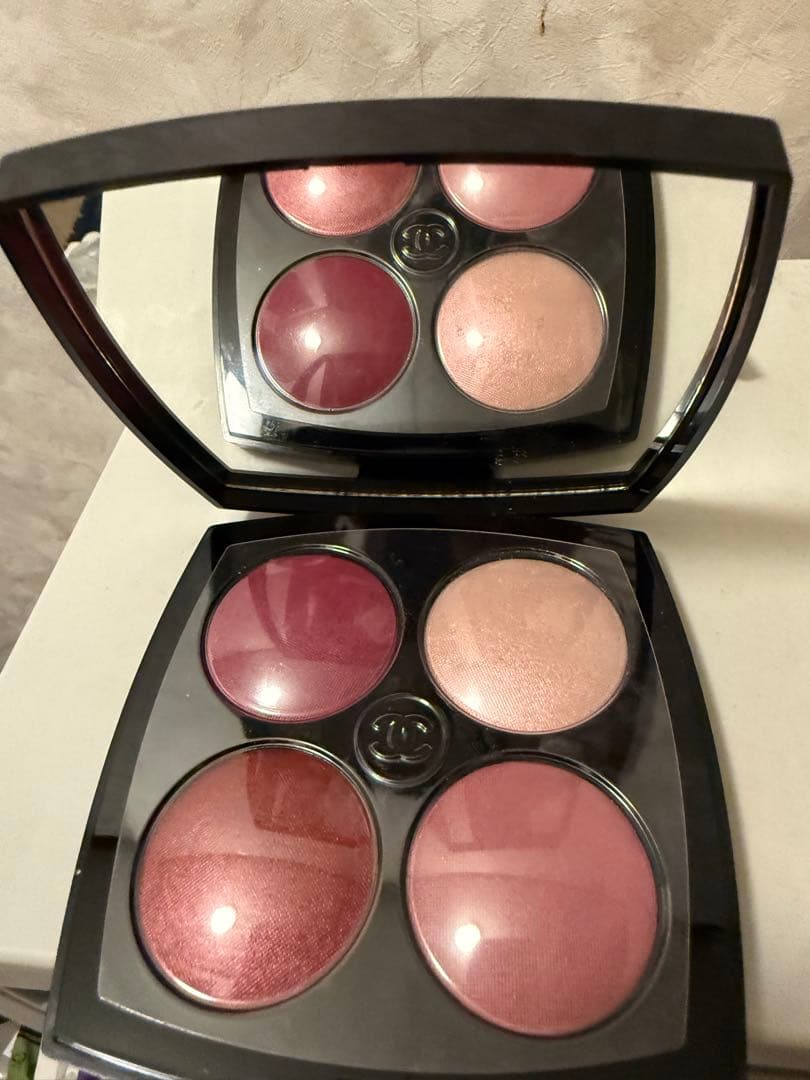 シャネル　ルージュ　ヌワール　コンフィダンス　アイシャドウアンドチークパレット