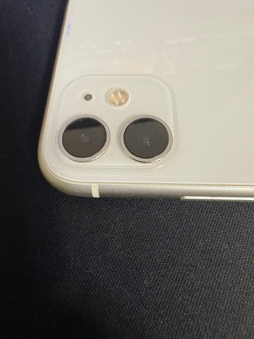 iPhone11 本体　ホワイト