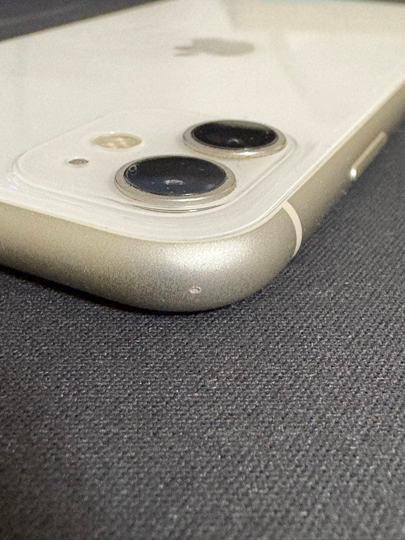 iPhone11 本体　ホワイト