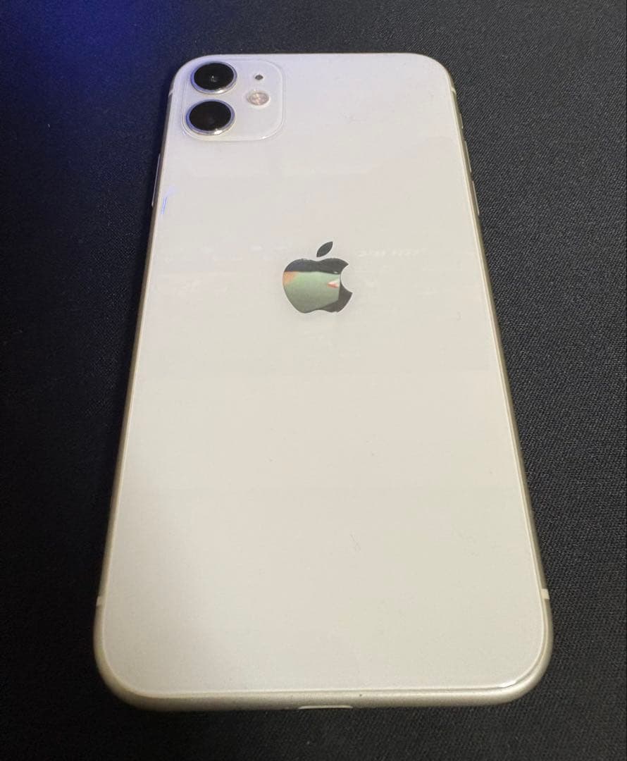 iPhone11 本体　ホワイト