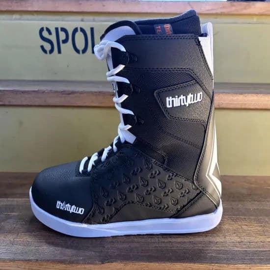 THIRTYTWO 2026 【LASHED VOLCOM】26.0cm