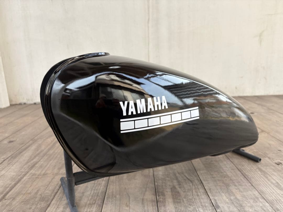 SR400 タンク　艶ありブラック＆ホワイトステッカー　自家塗装