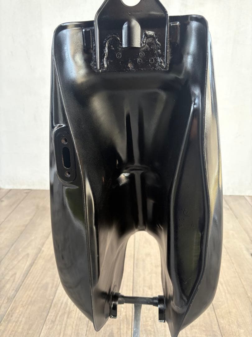 SR400 タンク　艶ありブラック＆ホワイトステッカー　自家塗装