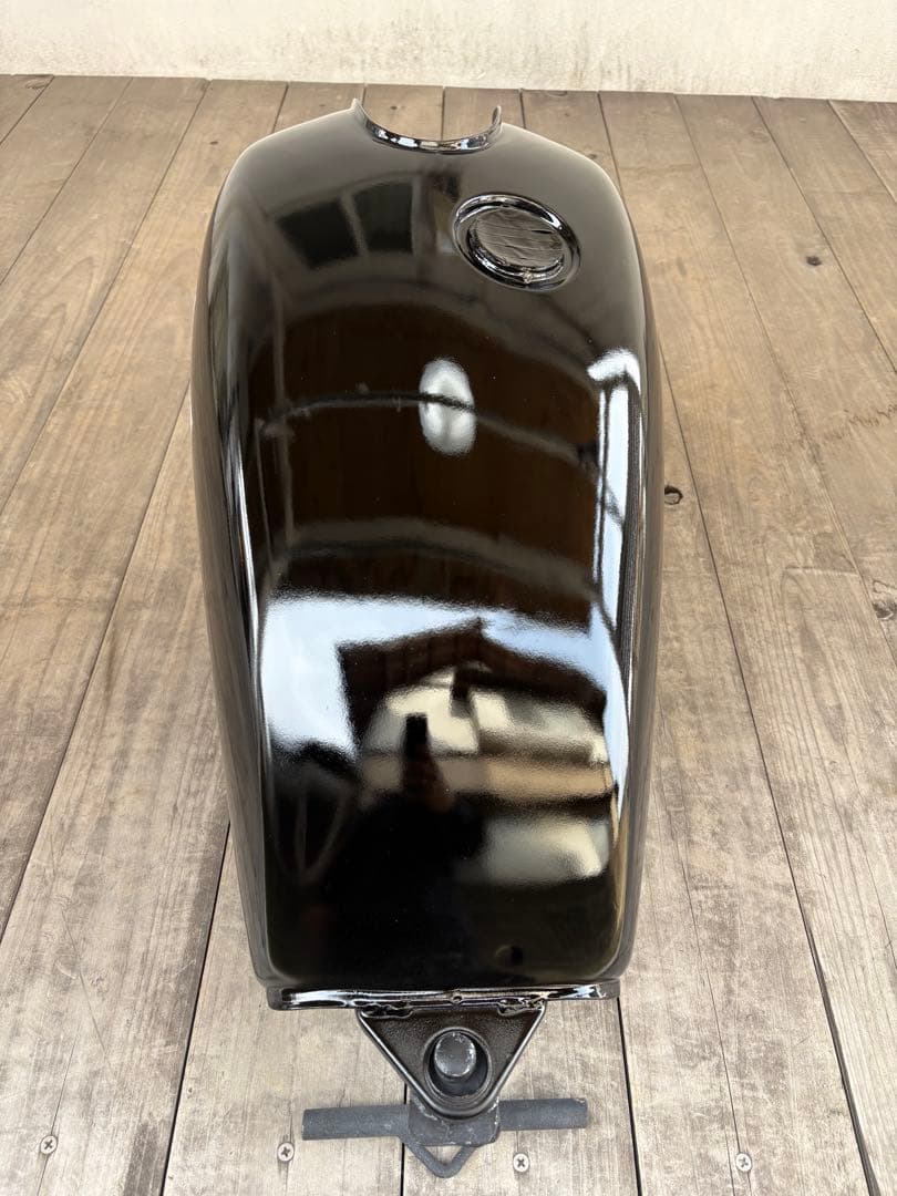 SR400 タンク　艶ありブラック＆ホワイトステッカー　自家塗装