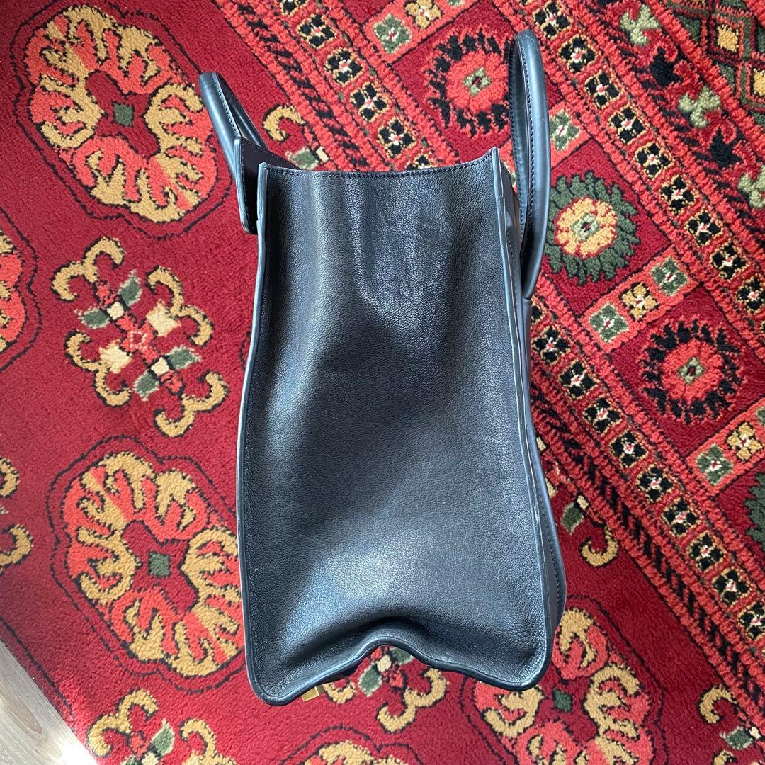 人気モデルCELINE ブラックレザートートバッグ