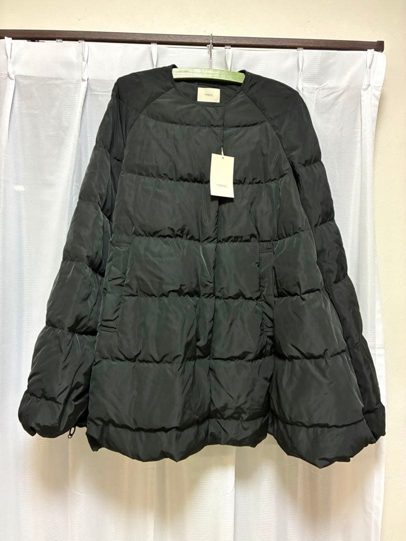 LE PHILルフィル　パッフィーダウン　ポンチョケープ新品未使用タグ付今季完売