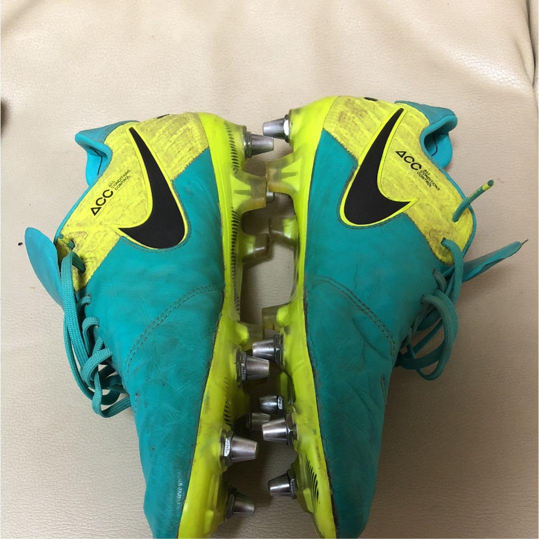 サッカースパイク ナイキ