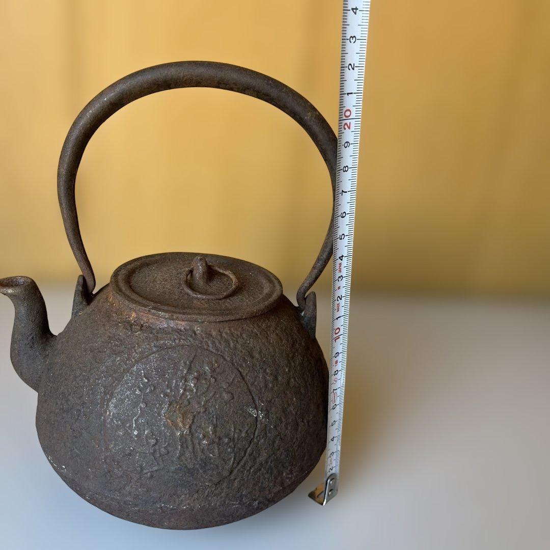 鉄瓶　骨董品　松　竹　梅　図　鉄蓋遊環摘　水漏れ　無し