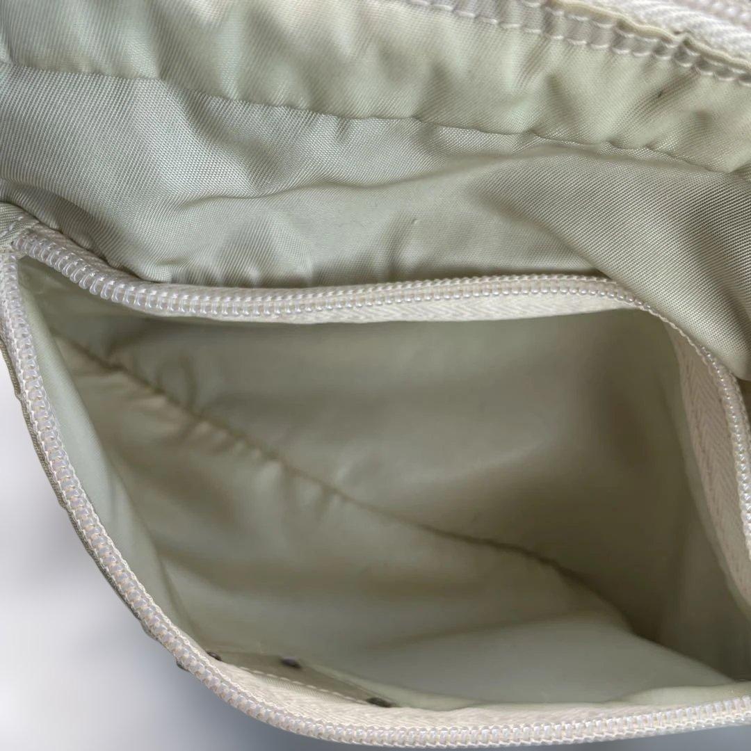 PRADA アイボリー ショルダーバッグ