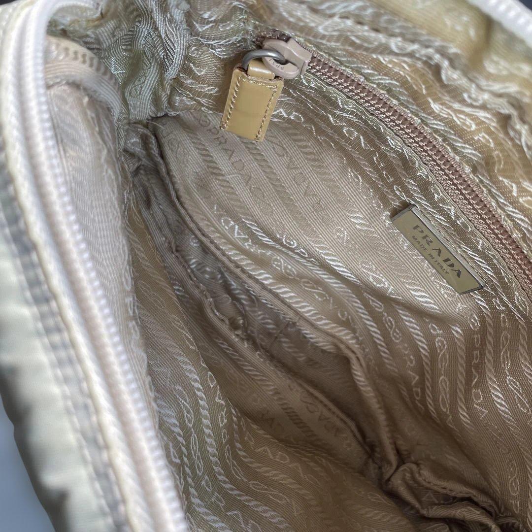 PRADA アイボリー ショルダーバッグ