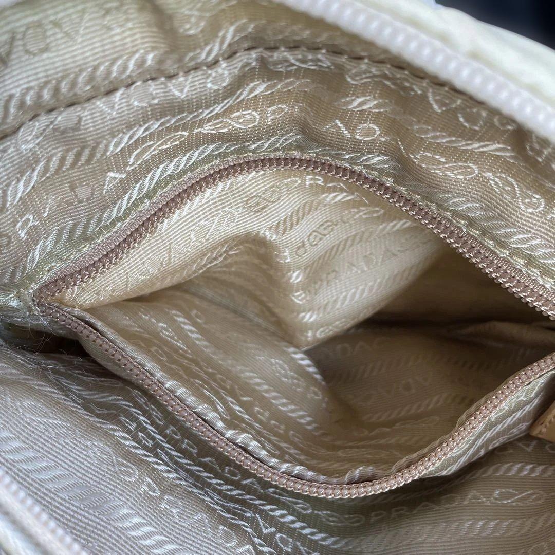 PRADA アイボリー ショルダーバッグ