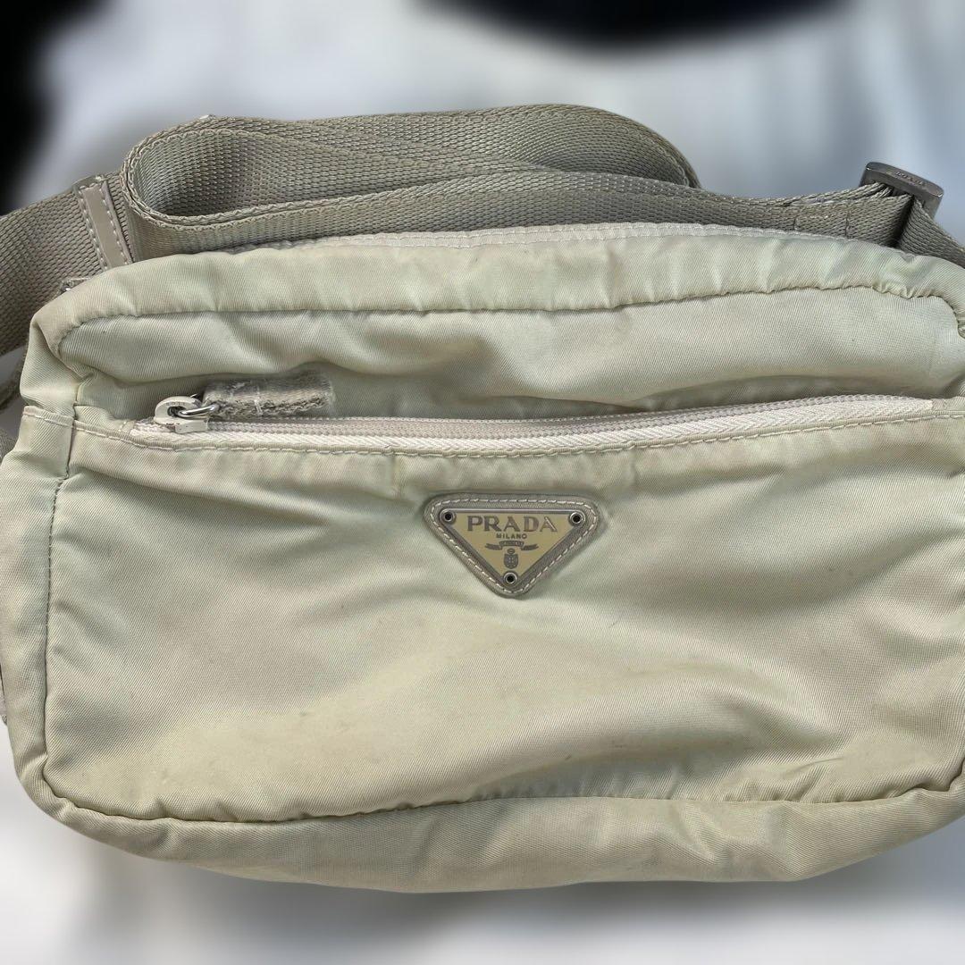 PRADA アイボリー ショルダーバッグ