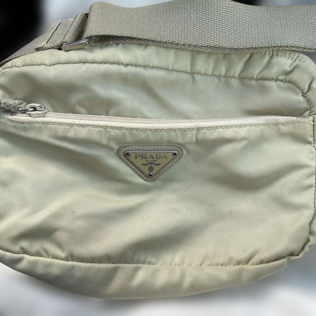 PRADA アイボリー ショルダーバッグ