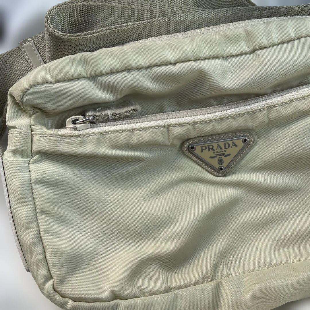 PRADA アイボリー ショルダーバッグ