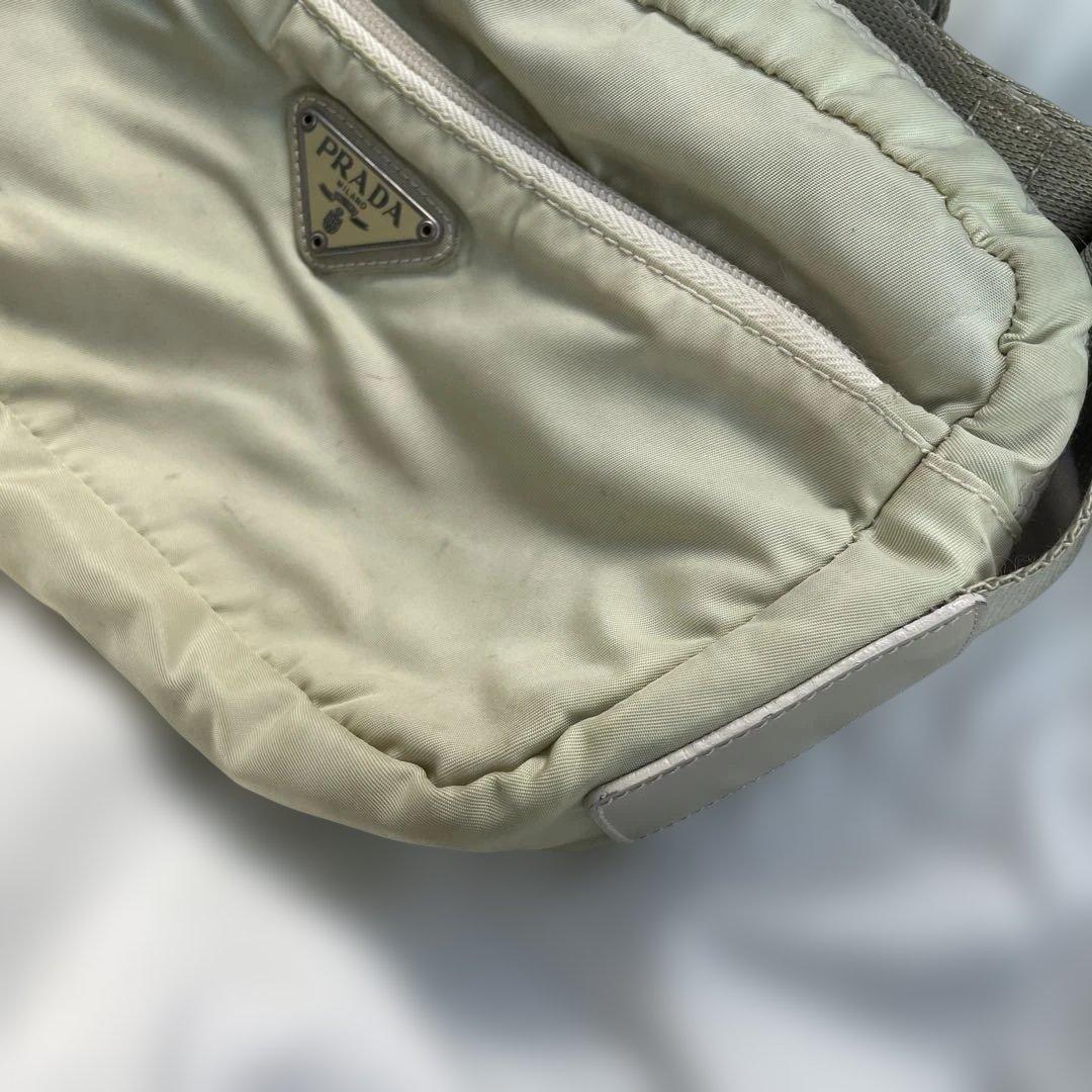 PRADA アイボリー ショルダーバッグ