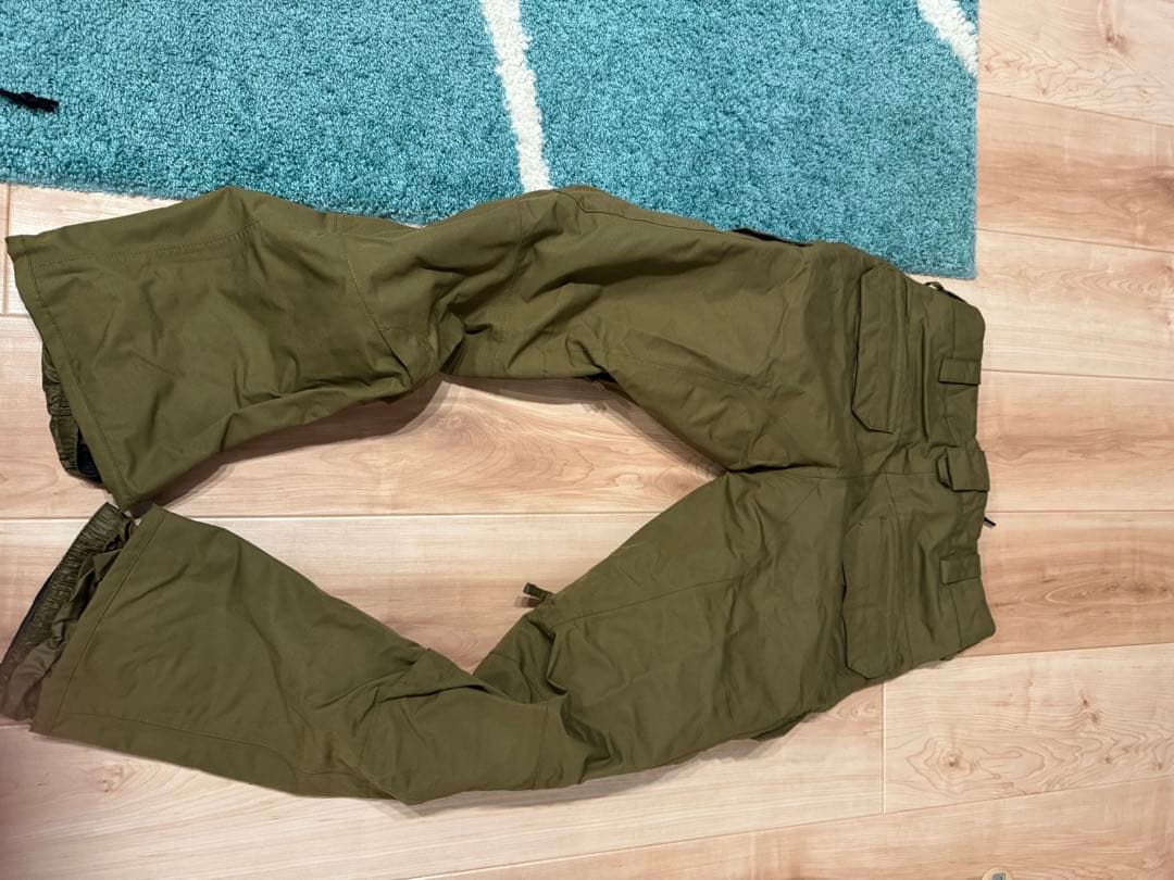 Burton The White Collection Mサイズ　スノボ　ウェア