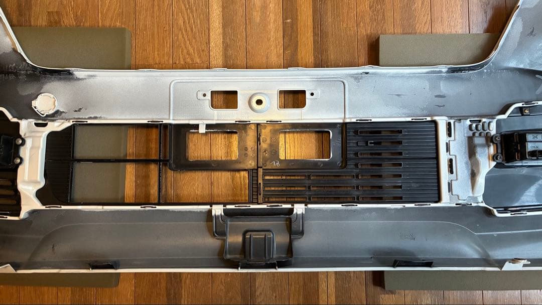 0717 ホンダ　N-BOX カスタム　フロントバンパー　グリルセット. JF3