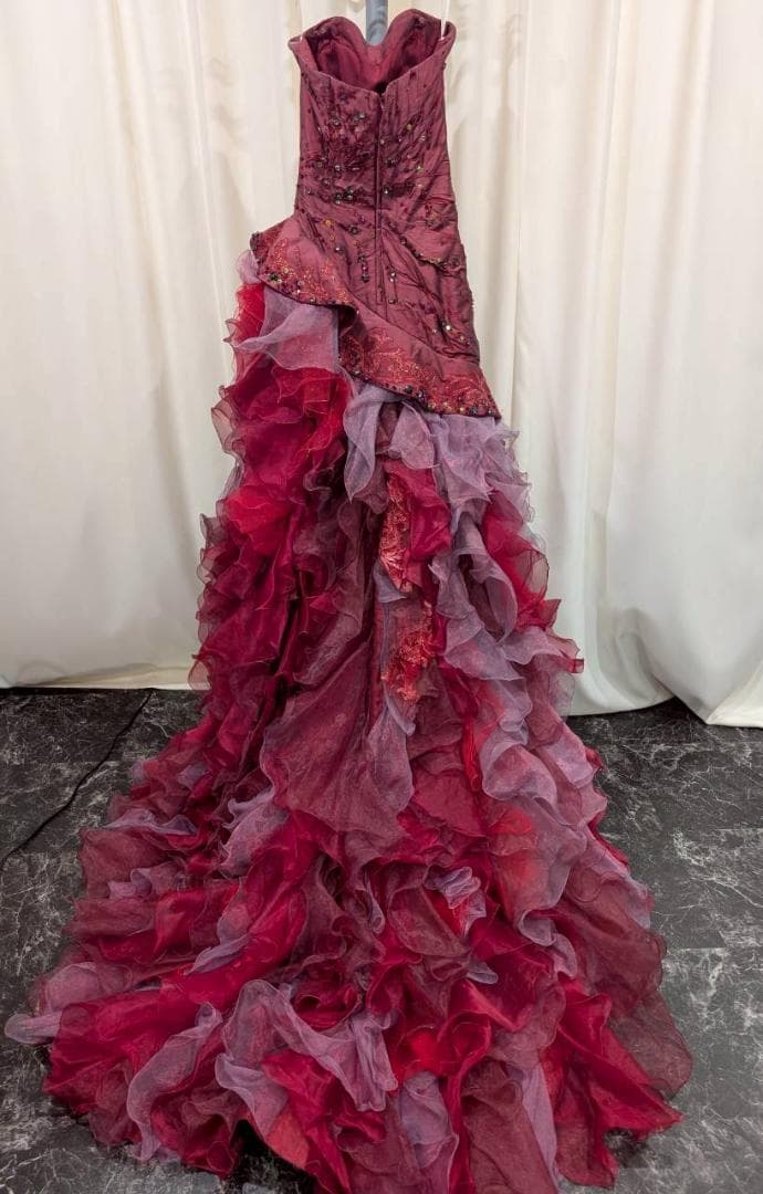 赤紫のフリルストラップレスドレス　ウェディング　ミュージカル　衣装　コスプレ