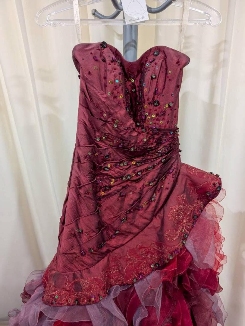 赤紫のフリルストラップレスドレス　ウェディング　ミュージカル　衣装　コスプレ