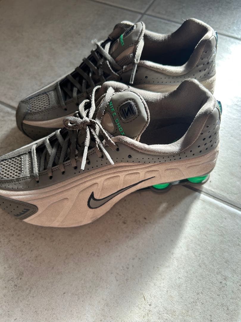 ナイキ ショックス R4 NIKE Shox R4