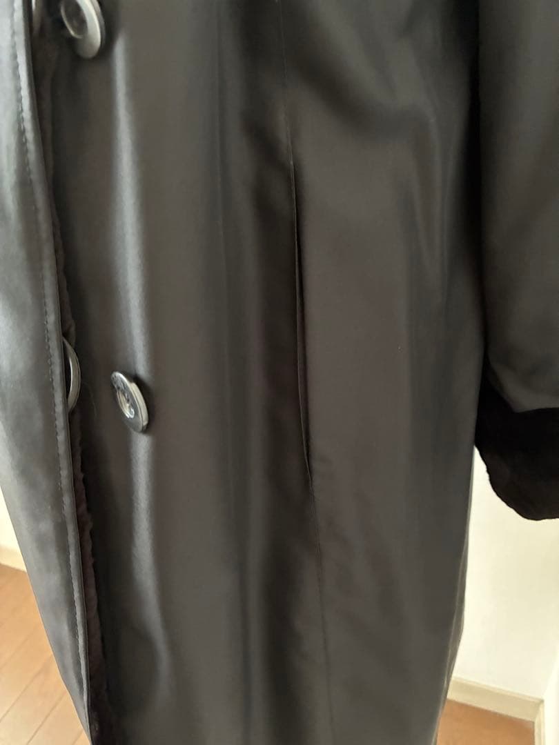 豪華 シンプル黒ブラック リアルファー付きブラックロングコートリバーシブル