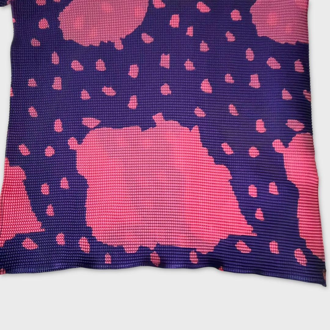 me ISSEY MIYAKE 総柄 プリーツ半袖カットソー ピンク×ネイビー
