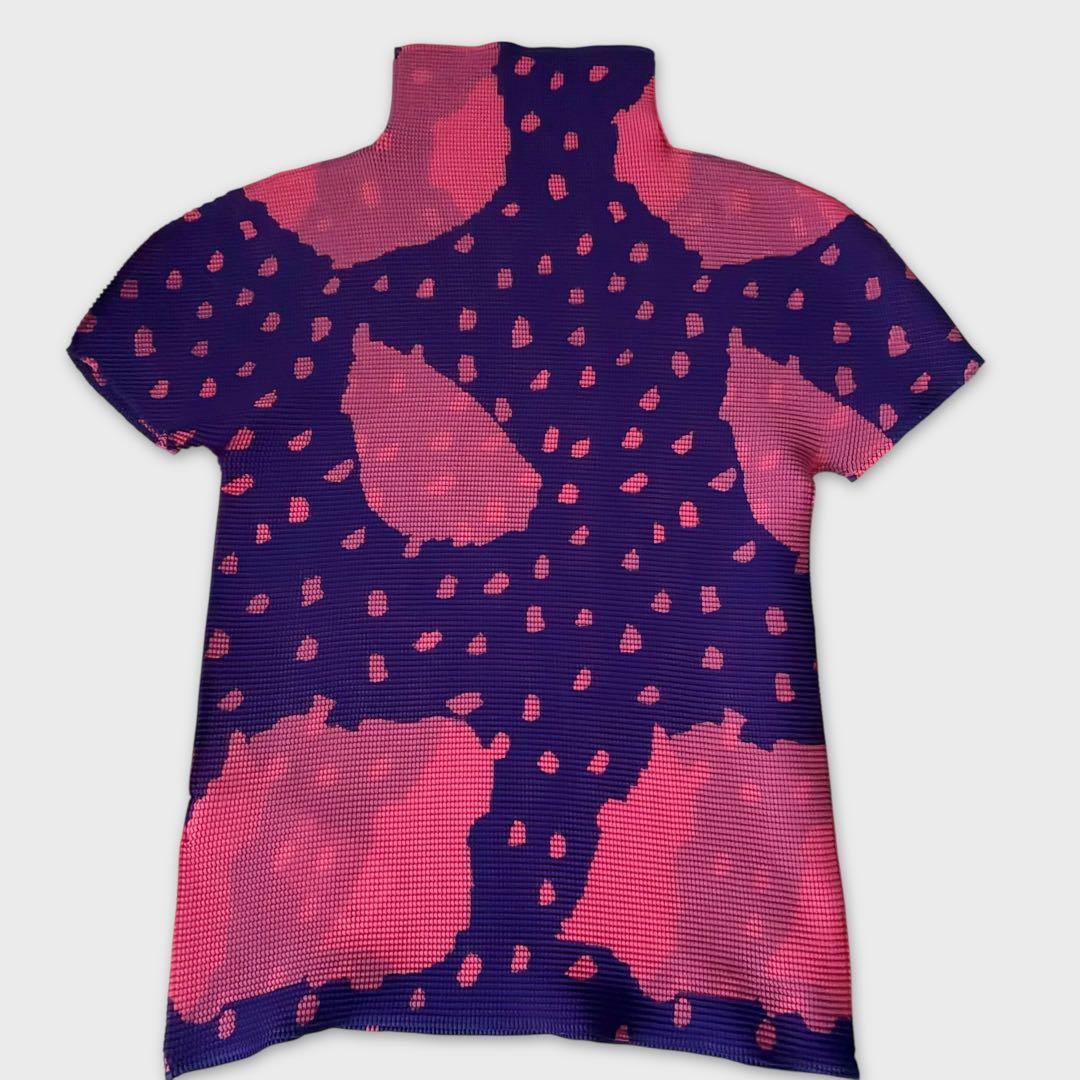 me ISSEY MIYAKE 総柄 プリーツ半袖カットソー ピンク×ネイビー